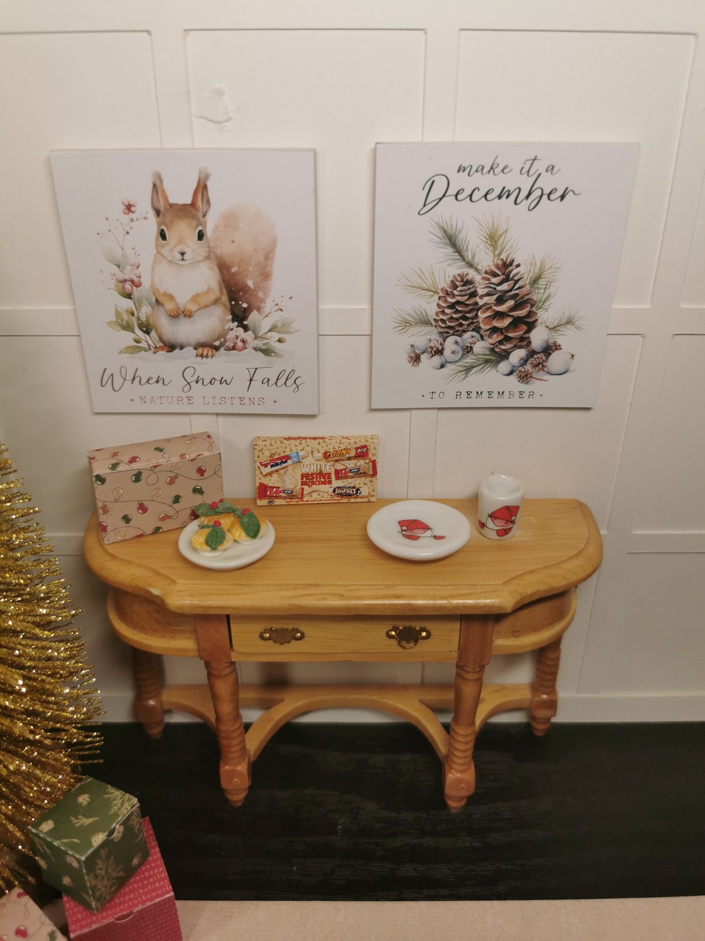 Elf Christmas Plate & Mug Set | 1:12th Scale | Hand Finished - ZJ Miniatures