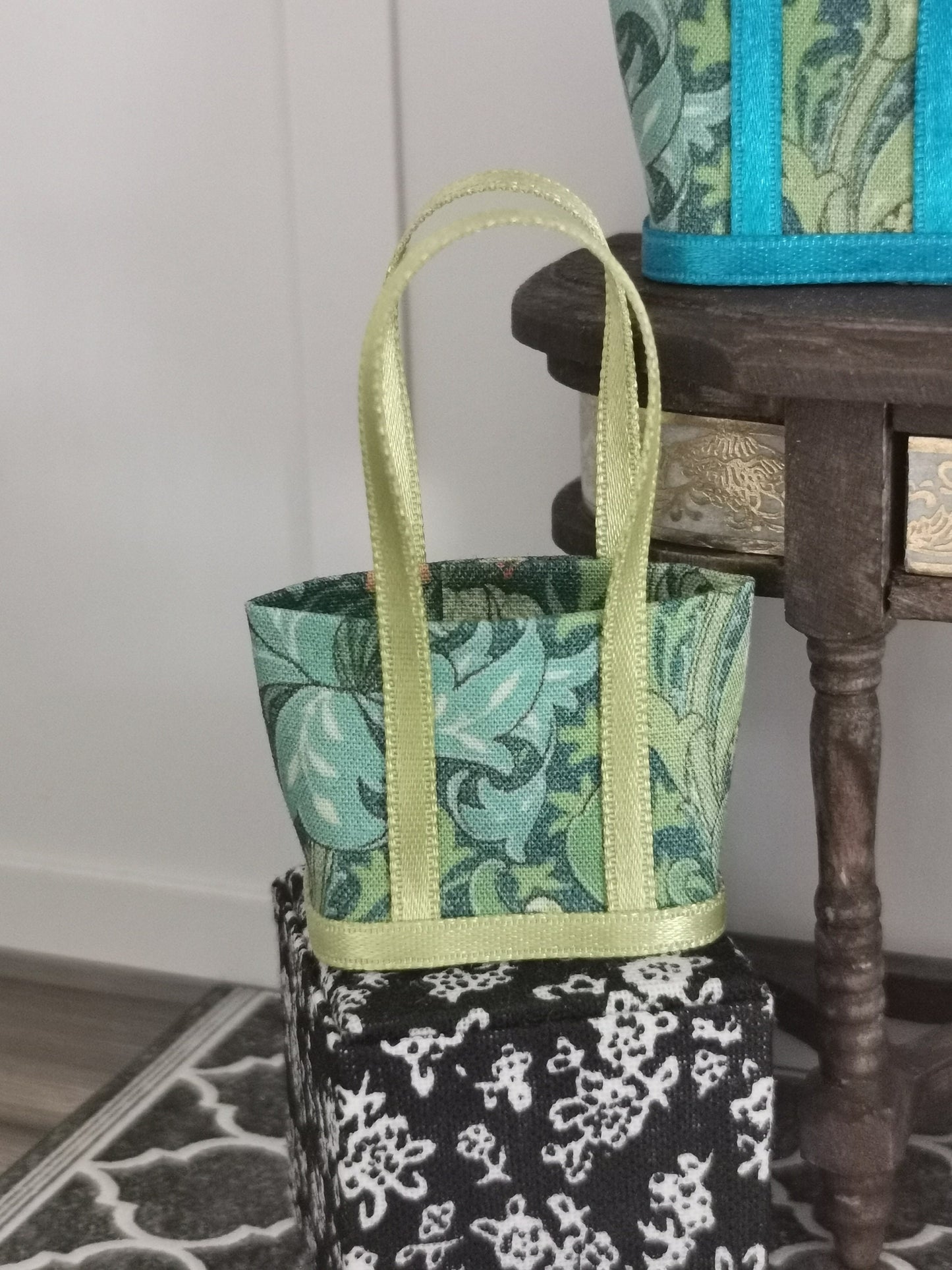 Green Floral Fabric Tote Bag | 1:12th Scale | Handmade - ZJ Miniatures