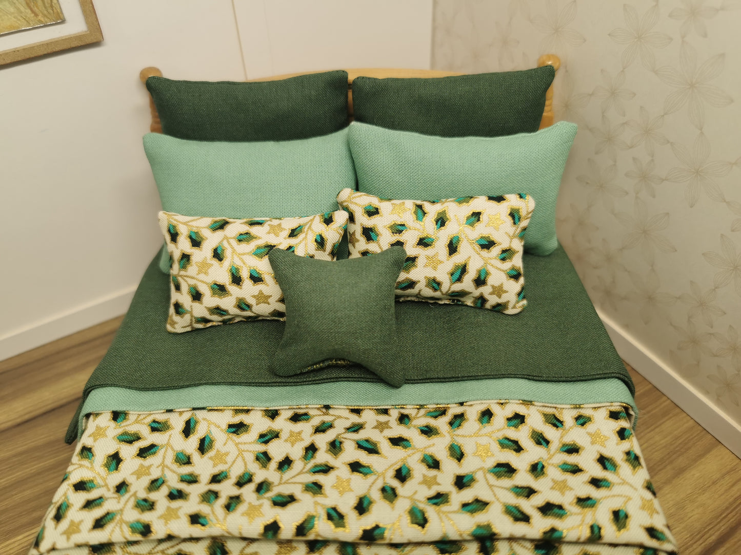 Cream & Green Ivy Christmas Double Bed Linen Set | 1:12th Scale | Handmade