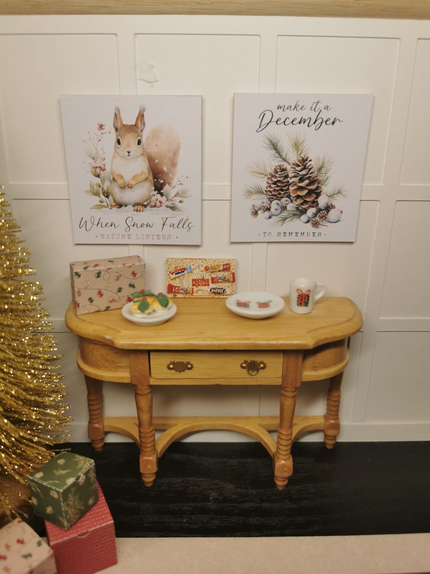 Presents Christmas Plate & Mug Set | 1:12th Scale | Hand Finished