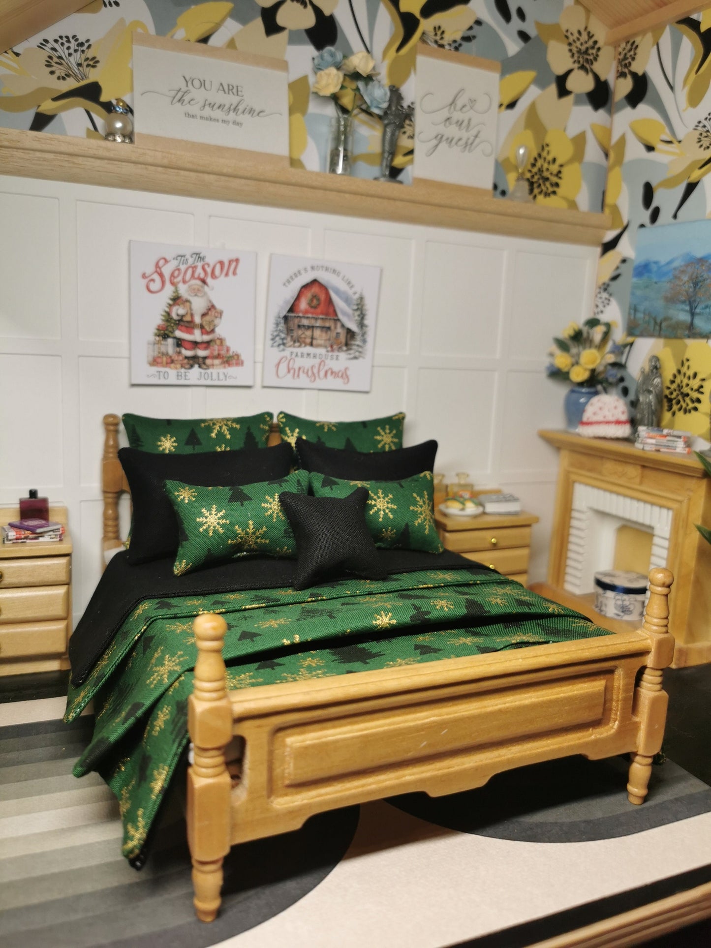 Green/Black/Gold Christmas Print Bed Linen Set | Set of 9 | 1:12th Scale | Handmade - ZJ Miniatures 