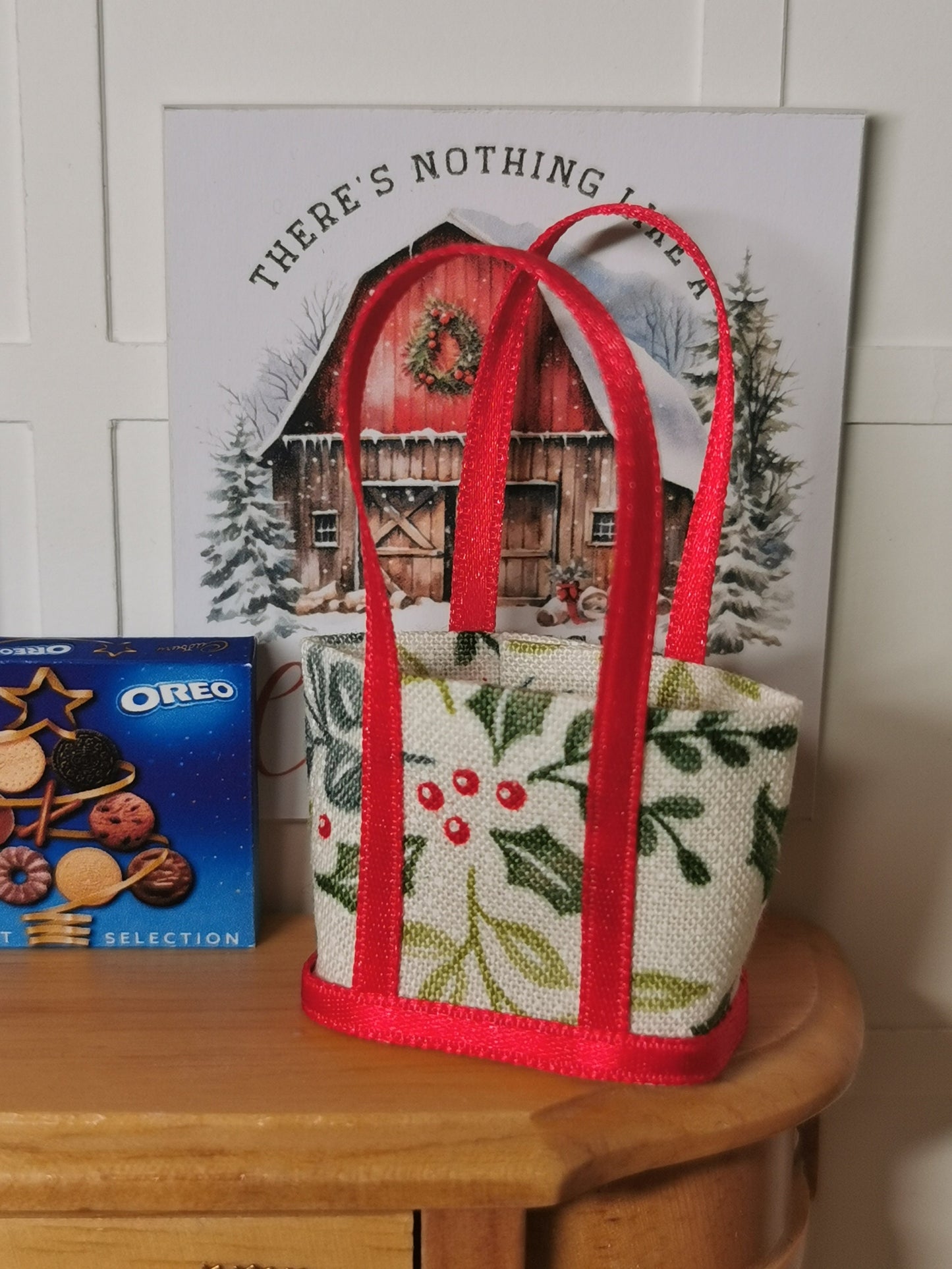 White/Green Christmas Fabric Tote Bag | 1:12th Scale | Handmade - ZJ Miniatures 