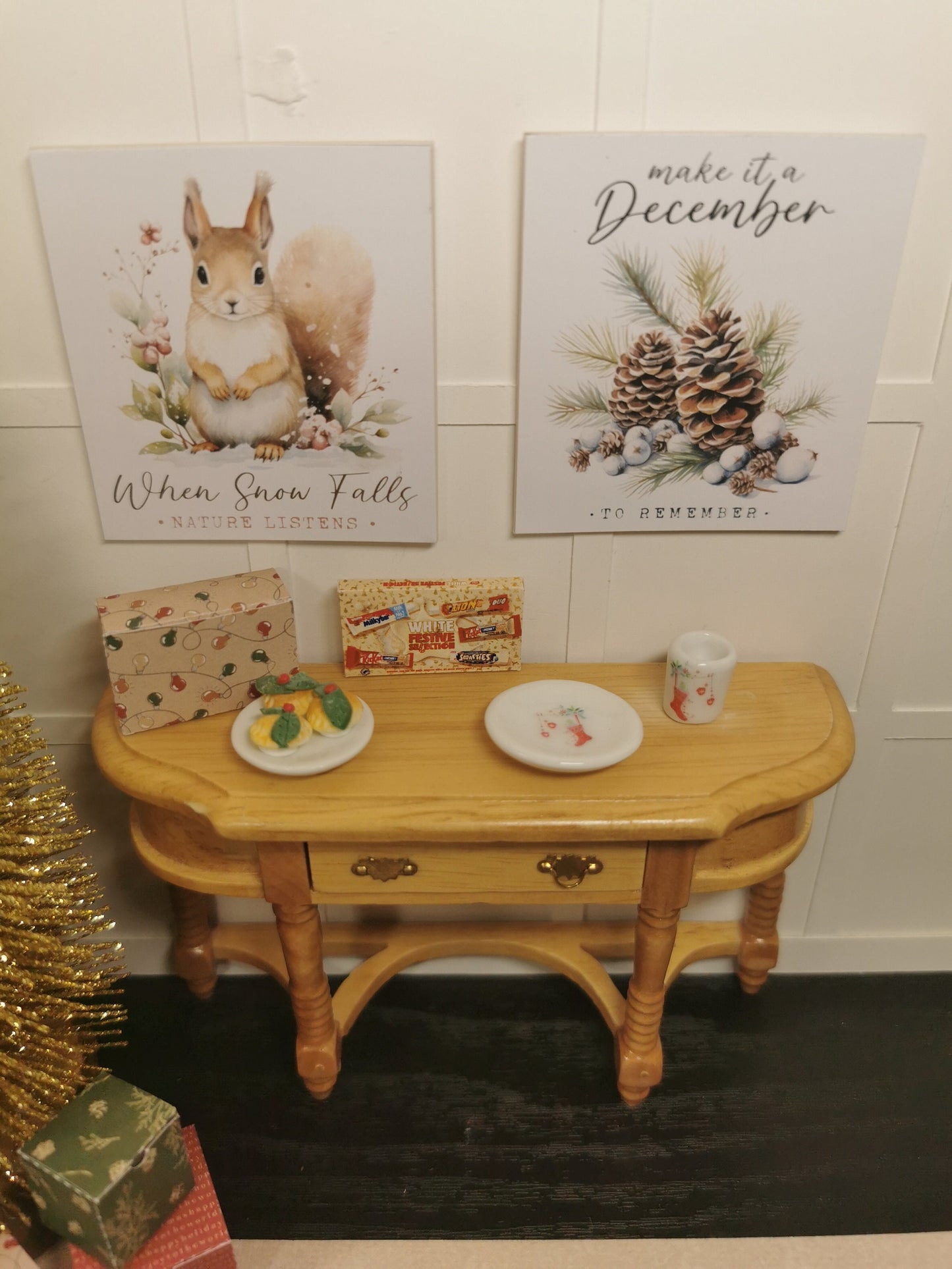 Stocking Christmas Plate & Mug Set | 1:12th Scale | Hand Finished