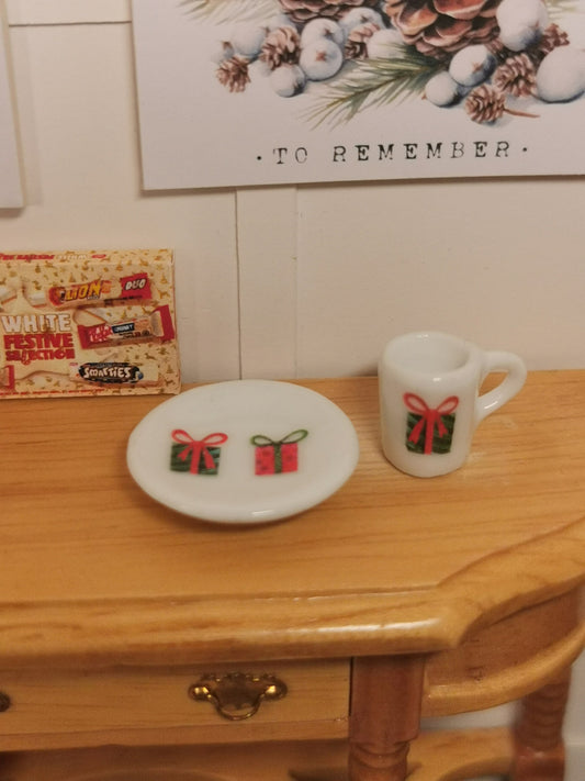 Presents Christmas Plate & Mug Set | 1:12th Scale | Hand Finished