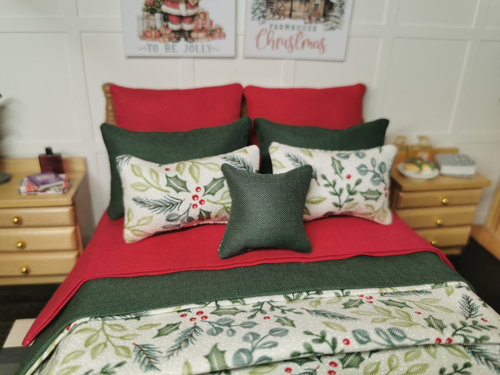 White/Green Christmas Print Bed Linen Set | Set of 9 | 1:12th Scale | Handmade - ZJ Miniatures 