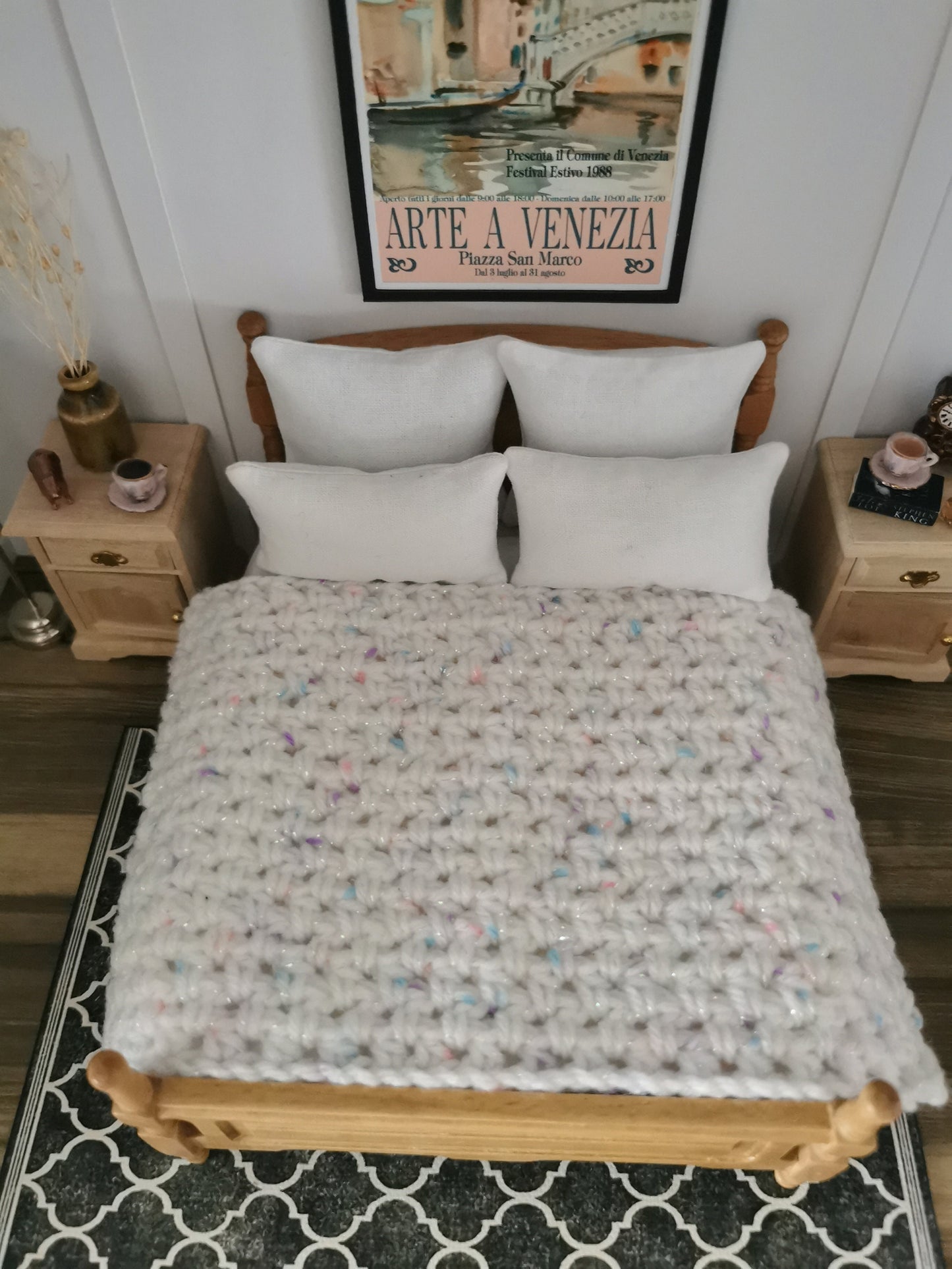 White Flecked Glitter Blanket | 1:12th Scale | Hand Crocheted - ZJ Miniatures 