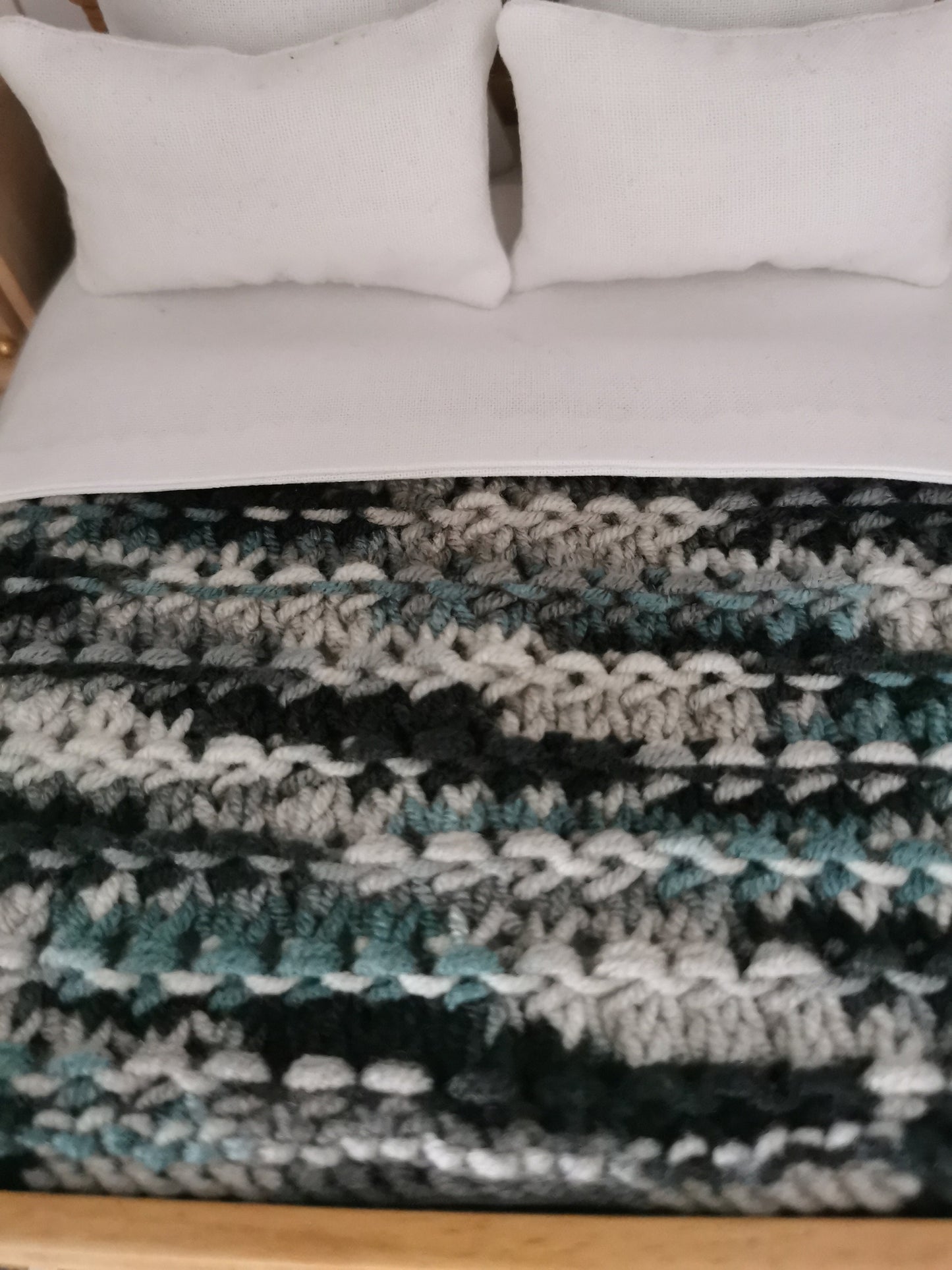 Grey Multi Blanket | 1:12th Scale | Hand Knitted - ZJ Miniatures 