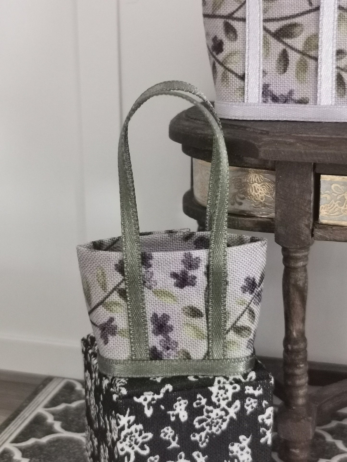 Purple Floral Fabric Tote Bag | 1:12th Scale | Handmade - ZJ Miniatures 