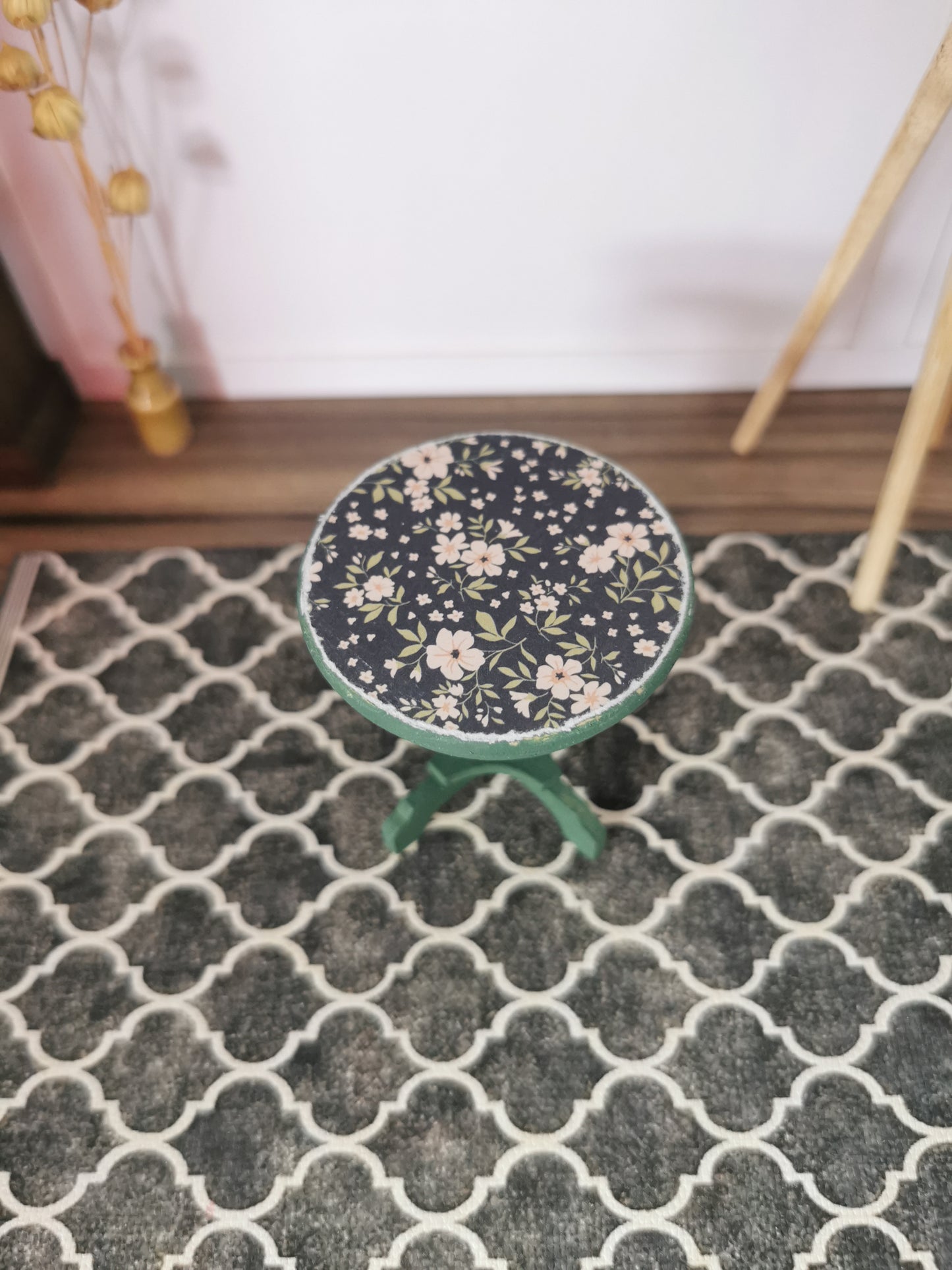 Green Floral Round Table | 1:12th Scale | Hand Finished